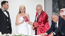 Edremit Belediye Başkanı Mehmet Ertaş, ilk nikahı kıydı - haberi