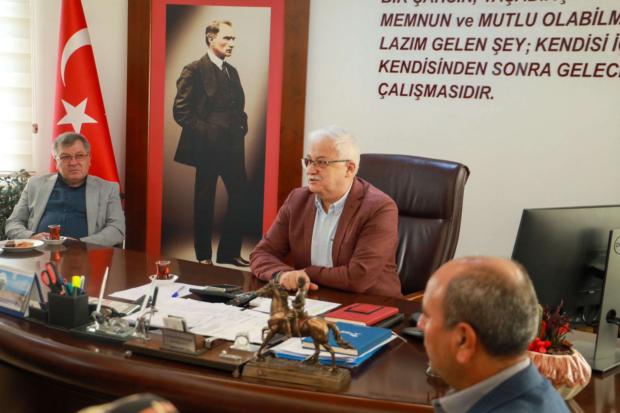 MUHTARLAR BURHANİYE BELEDİYESİNDE BİR ARAYA GELDİ