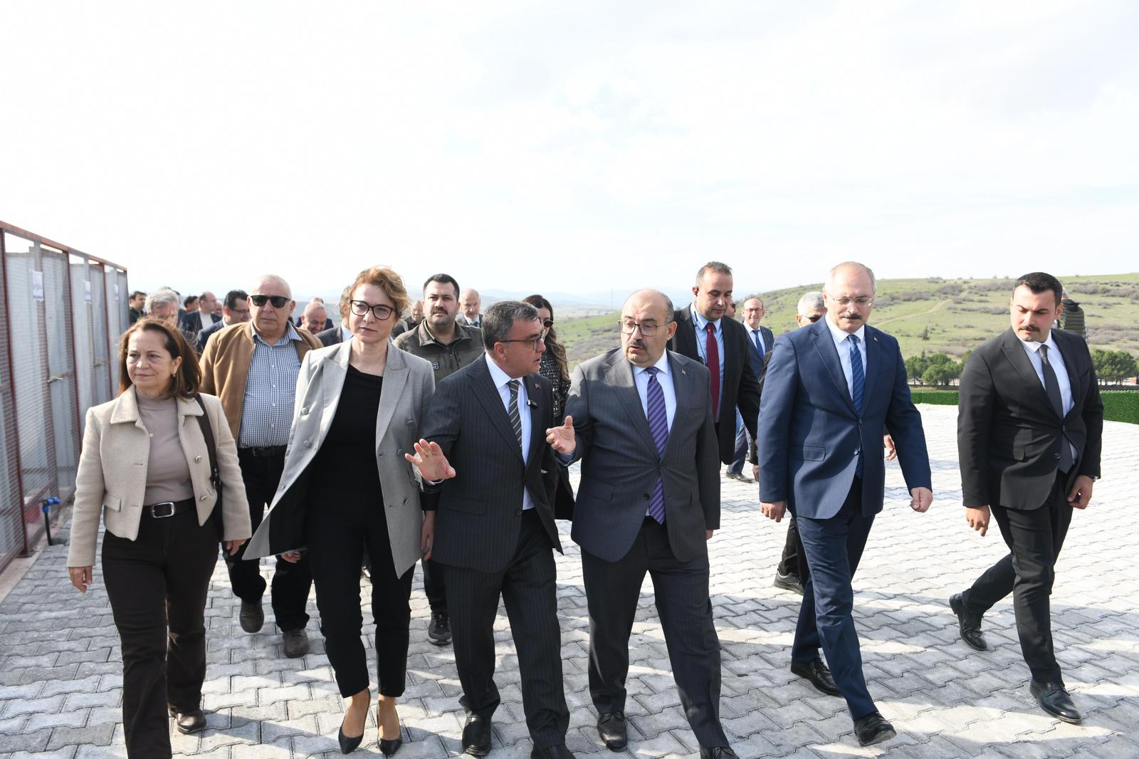 ALTIEYLÜL BELEDİYESİ HAYVAN BAKIMEVİ TÖRENLE AÇILDI