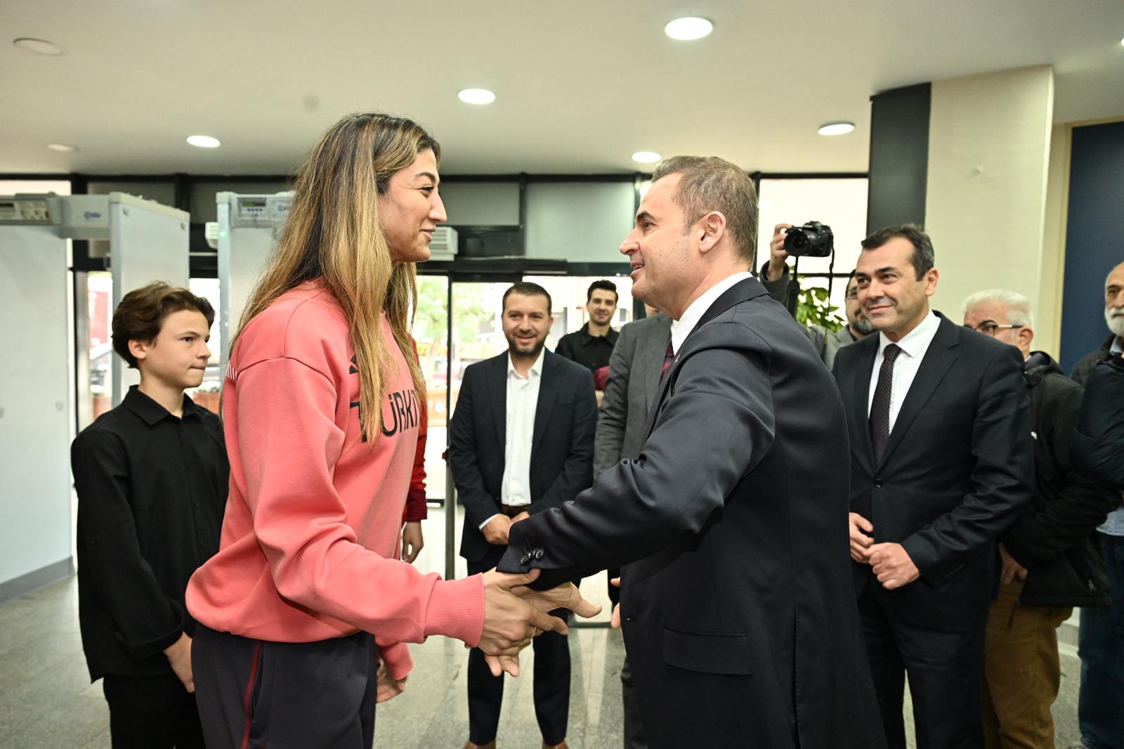 Başkan Akın, Milli Sporcuları ağırladı