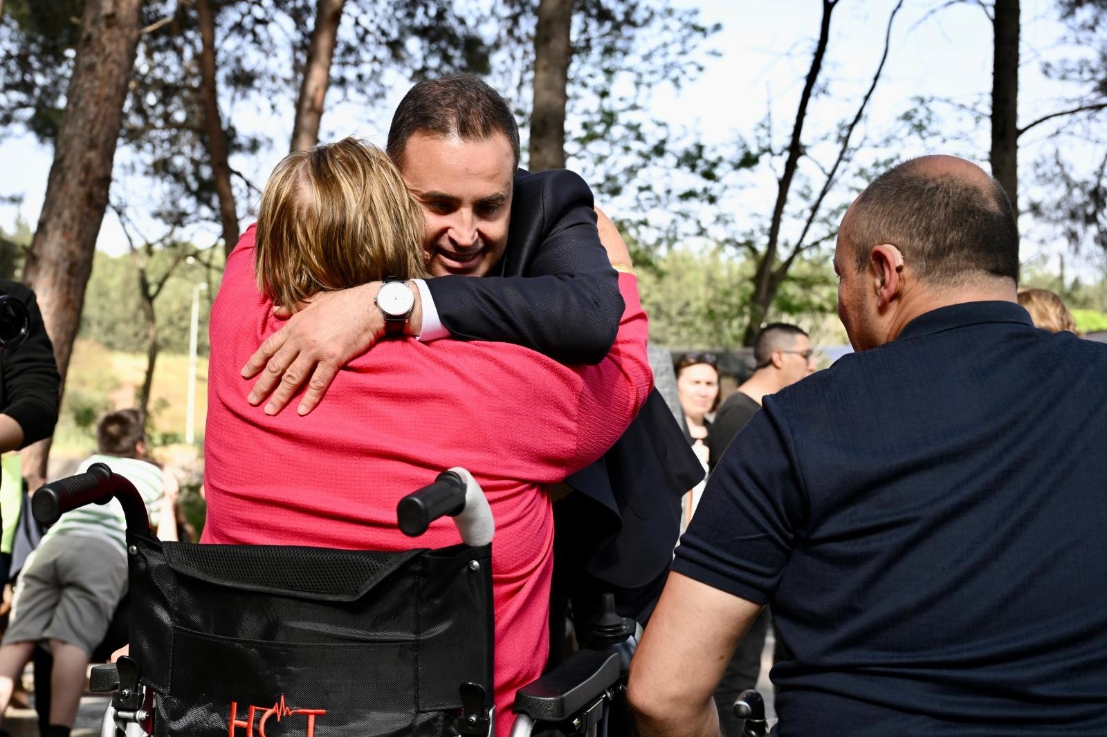 Başkan Akın’dan Engel Tanımayan Destek