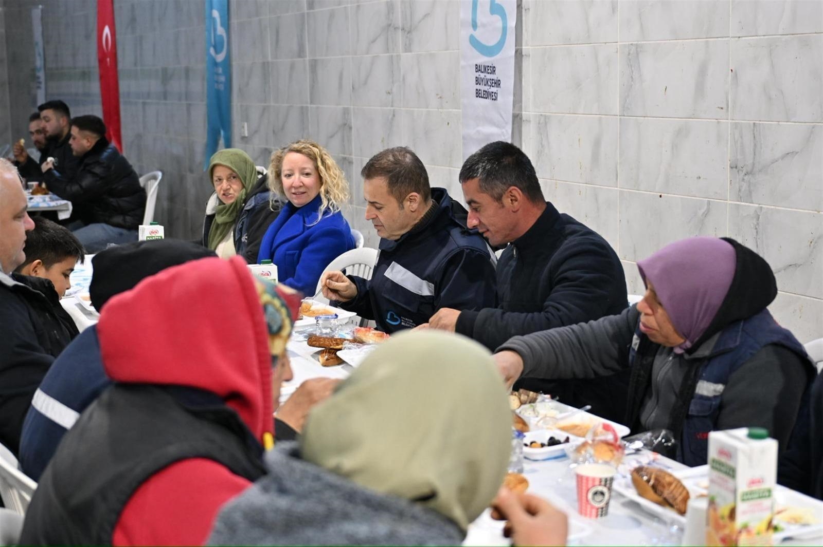 Başkan Akın, Sahurunu Hal Esnafıyla Birlikte Yaptı