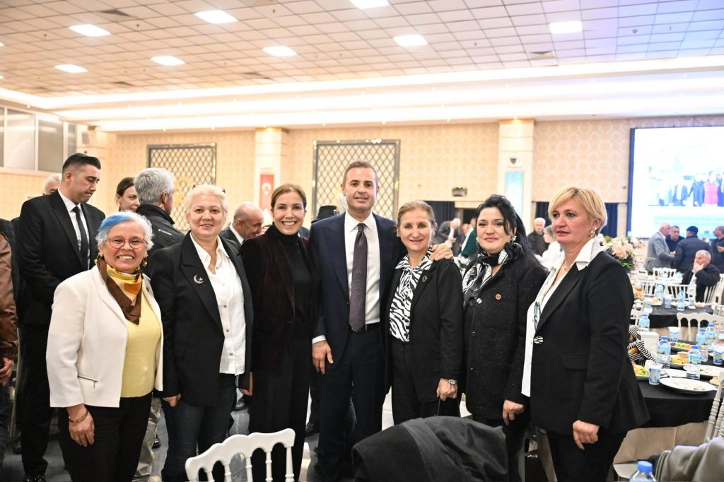Balıkesir muhtar iftar buluşması, Başkan Ahmet Akın ve muhtarlar bir arada
